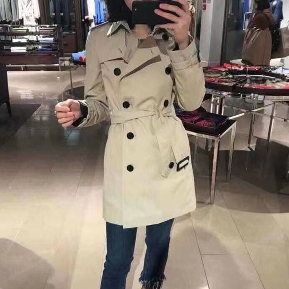 SOLD!! Authentic Burberry harbourne trench coat size 4 - Picture 3 of 14